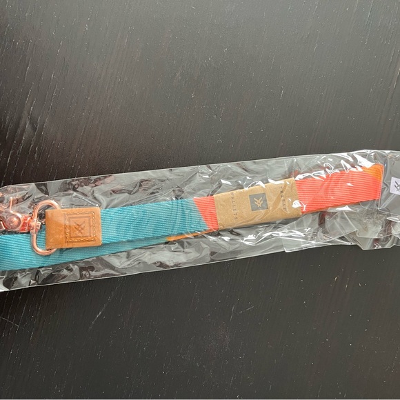 New Thread Wallet neck lanyard - Picture 5 of 5